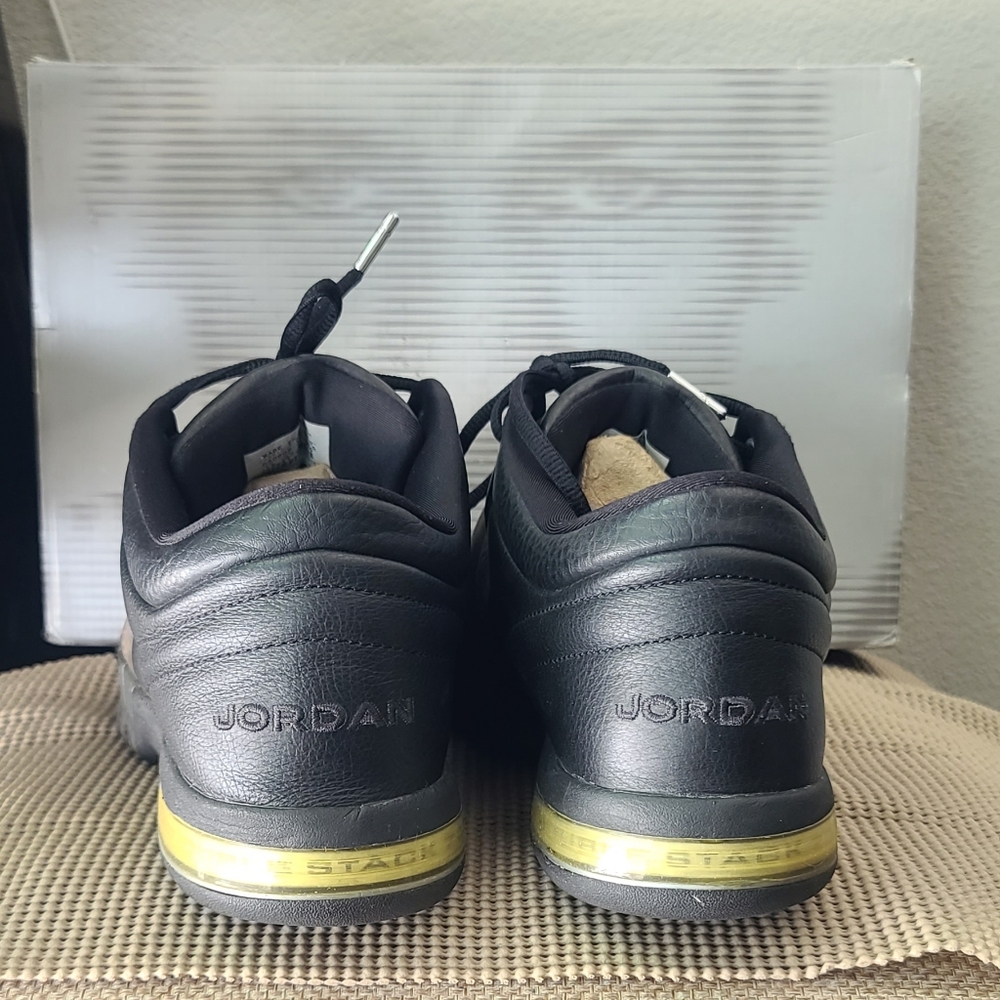 Air Jordan Team Elite Low Black Sneakers View 4